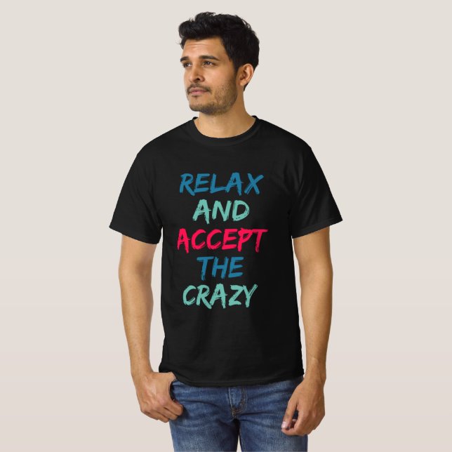 T-shirt Relaxez-vous et acceptez le fou (Devant entier)