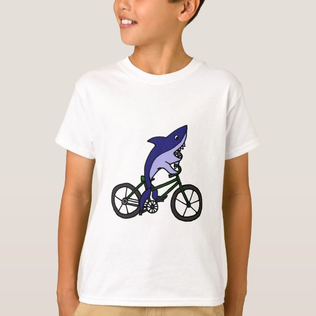 T-shirt Requin bleu d'amusement montant la bicyclette (Devant)