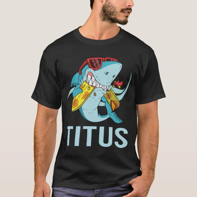 T-shirt Requin drôle - Nom Titus (Devant)