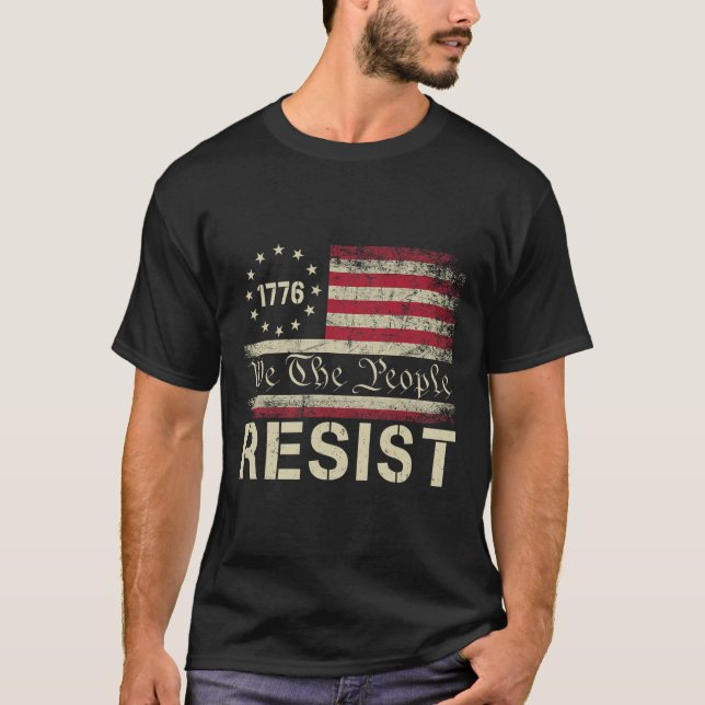 T-shirt Résister À Trump Manifester Contre Le Drapeau Poli (Devant)