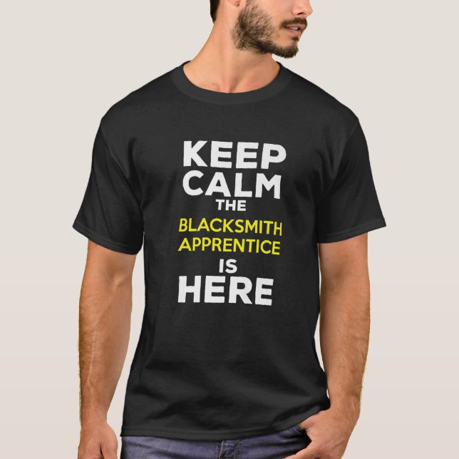 T-shirt Restez Calme L'Apprentice Blacksmith Est Ici (Devant)