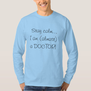 T-shirt Restez le calme que je suis (presque) un DOCTEUR