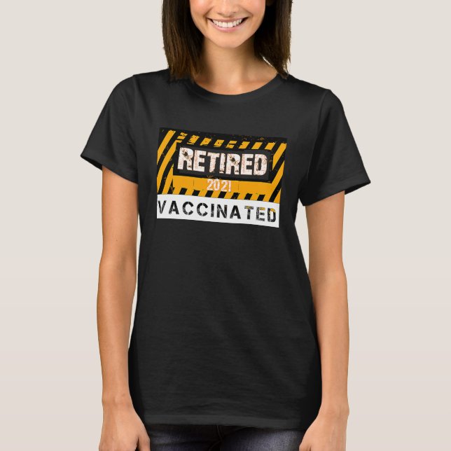 T-shirt Retired and Vaccinated   Retirement  for 2021 (Devant)
