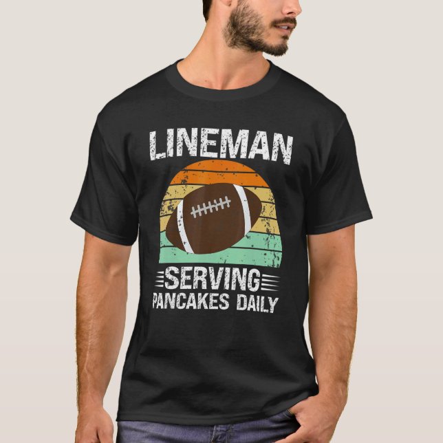 T-shirt Retro American Football Lineman Serving Pancakes D (Devant)