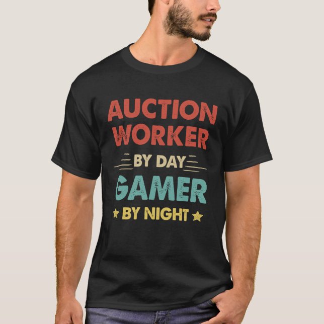 T-shirt Retro Auction Worker By Day Gamer By Night (Devant)