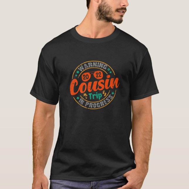 T-shirt Rétro Avertissement Cousin Voyage En Cours 2022 Dr (Devant)