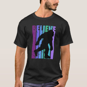 T-shirt Retro Bigfoot Croire Yeti Purple Pink Graphic Des