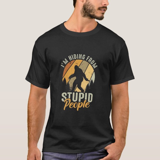 T-shirt Retro Bigfoot Je me cache de gens stupides (Devant)