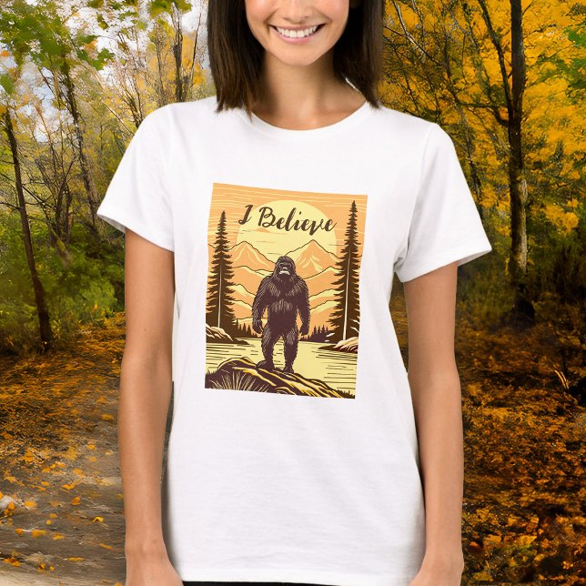 T-shirt Retro Bigfoot Vintage Sasquatch Montagnes   (Créateur téléchargé)