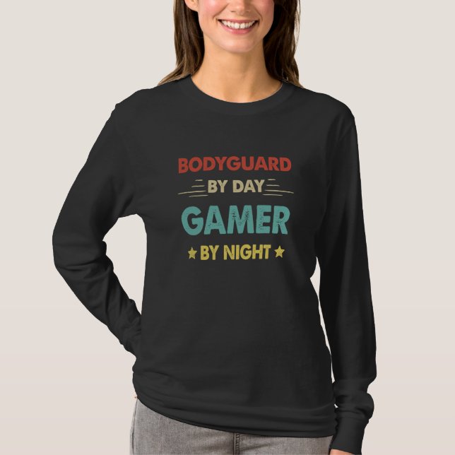T-shirt Retro Bodyguard By Day Gamer By Night (Devant)