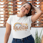 T-shirt Retro Daisy cite Bloom as you are<br><div class="desc">Le design graphique coloré présente un arc-en-ciel vibrant,  entouré de marguerites et de papillons,  vous rappelant d'embrasser votre beauté unique et de propager la positivité partout où vous allez. La citation "Bloom as you are" est un puissant rappel pour être vrai pour vous-même et laisser votre personnalité briller.</div>