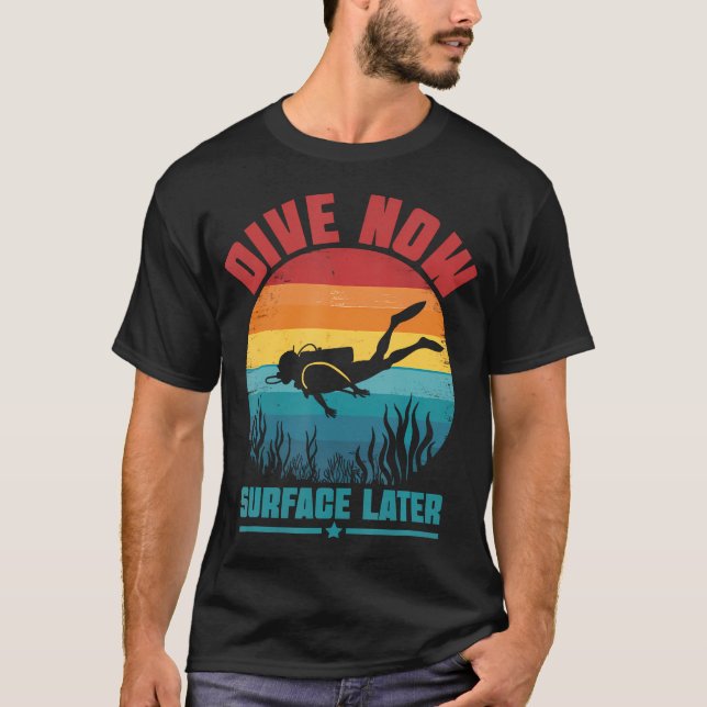 T-shirt Retro Dive Now Surface Later Under Water Diver Scu (Devant)