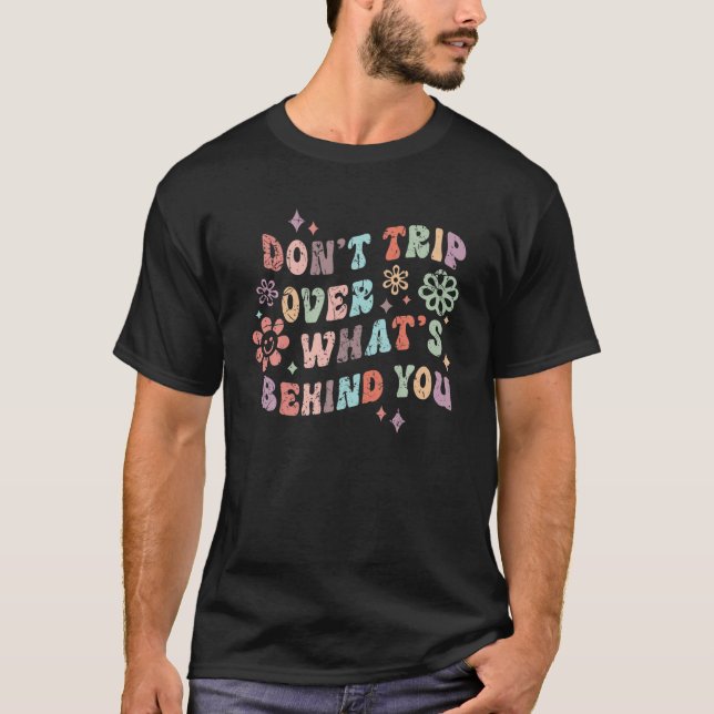 T-shirt Retro Ne pas trébucher sur ce qui se cache derrièr (Devant)