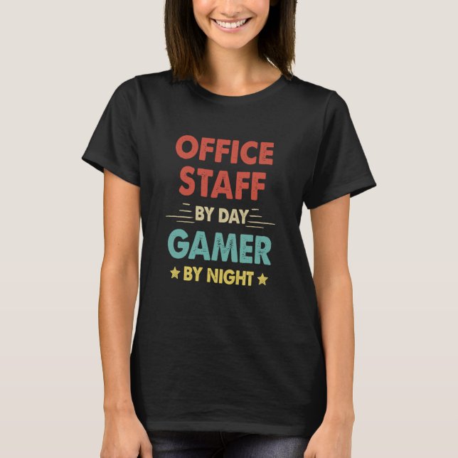 T-shirt Retro Office Staff By Day Gamer By Night (Devant)
