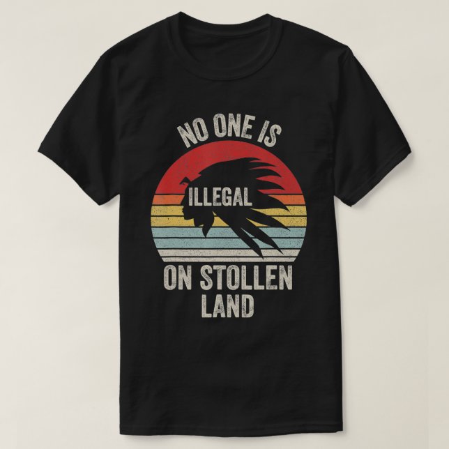 T-shirt Retro Personne N'Est Illégal Sur Les Terres Volées (Design devant)