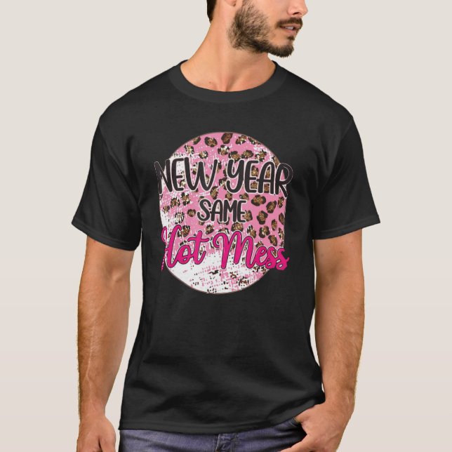 T-shirt Retro Pink Leopard Nouvel An 2023 Même Mess Hot NY (Devant)