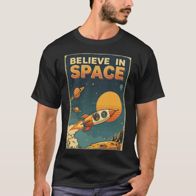 T-shirt Retro Sci-Fi Bigfoot Raccoon Believe In Space (Devant)