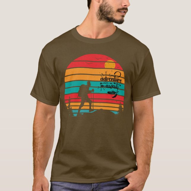 T-shirt Retro Sunset Adventure Attend le Randonnée (Devant)
