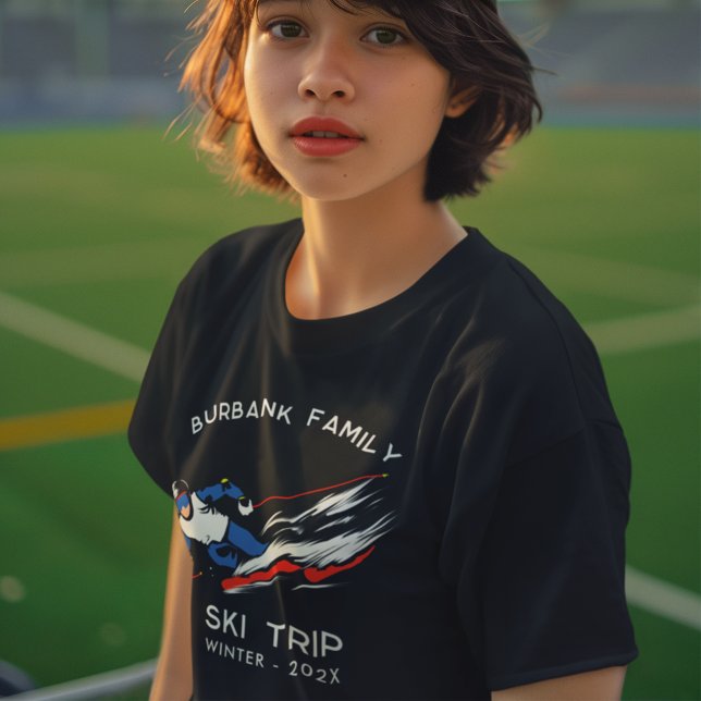 T-shirt Retrouvailles familiales jumelées ski sur mesure (Family Ski Trip Matching Girls Navy Blue T-Shirt)