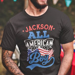 T-shirt Retrouvailles familiales patriotiques du 4 juillet<br><div class="desc">Célébrez le 4 juillet avec ce t-shirt patriotique avec le libellé "All American boy" en polices de style rétro rouge et bleu clair sur l'emblématique drapeau américain stars et rayures. Facile à personnaliser avec votre nom, ce t-shirt est parfait pour toute 4 juillet fête ou réunion de famille, ou même...</div>