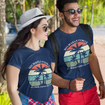T-shirt Réunion en famille Summer Sunset Beach Palmier<br><div class="desc">Jolie combinaison d'été en famille reunion de vacances de plage t-shirts pour papa et grand-père à porter sur une croisière île ou voyage tropical en bord de mer. Dispose de beaux palmiers devant un joli coucher de soleil sur l'océan. Tee - shirts personnalisés parfaits pour tous les hommes d'un groupe...</div>