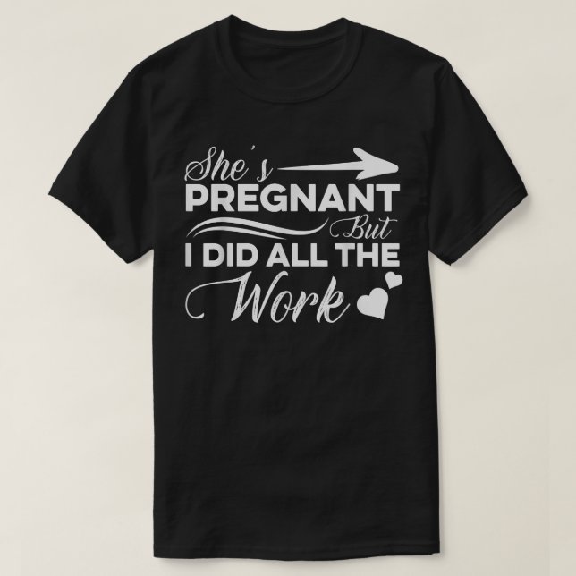 T-shirt Révélation de grossesse - Elle est enceinte, mais  (Design devant)