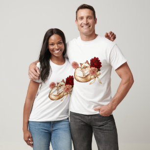 T-shirt Rêves de rose : Chat recroquevillé dans la félicit
