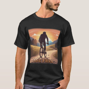 T-shirt "Ride Free" Vélo Rider dans le coucher de soleil D