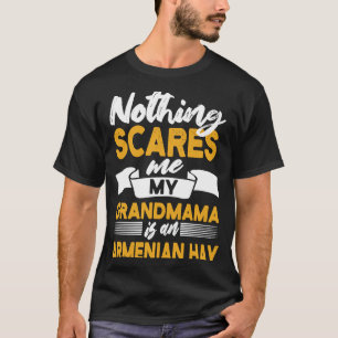 T-shirt Rien Ne Me Fait Peur Ma Grand-Mère Est Un foin Arm