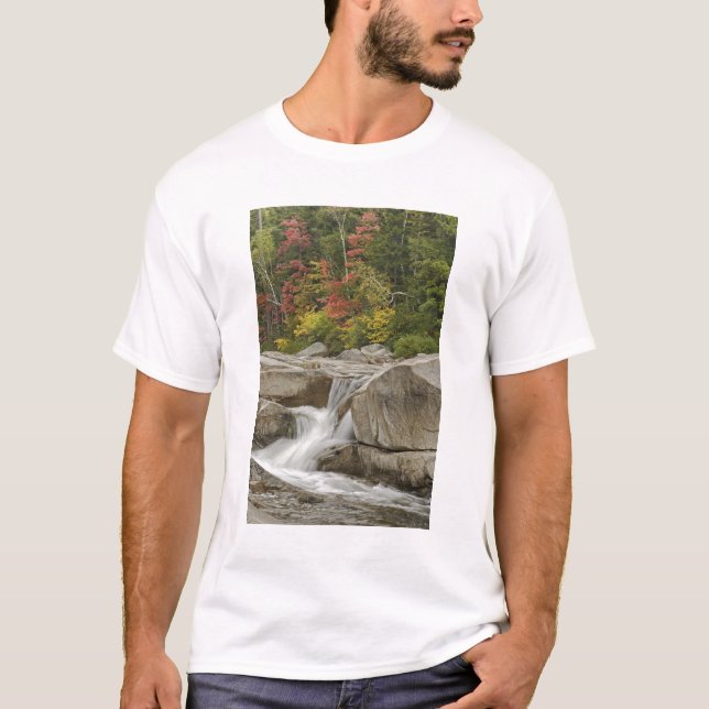 T-shirt Rivière Swift en cascade à travers les rochers, Bl (Devant)