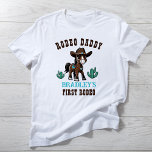 T-shirt Rodeo daddy cowboy fête d'anniversaire<br><div class="desc">Rodeo daddy First Rodeo mignon cowboy baby horse fête d'anniversaire t-shirt personnalisé,  adorable cheval brun bébé dans un casquette de cowboys et décoré selle sur le paysage de l'Arizona pour cowboys western fête d'anniversaire,  photo d'anniversaire assorti chemise de famille,  accessoires photo.</div>