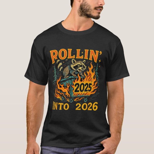 T-shirt Rollin’ Into 2026 Funny Raccoon Dumpster Fire  (Devant)
