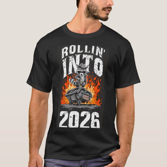 T-shirt Rollin Into 2026 Raccoon Funny Dumpster Fire 2025  (Devant)