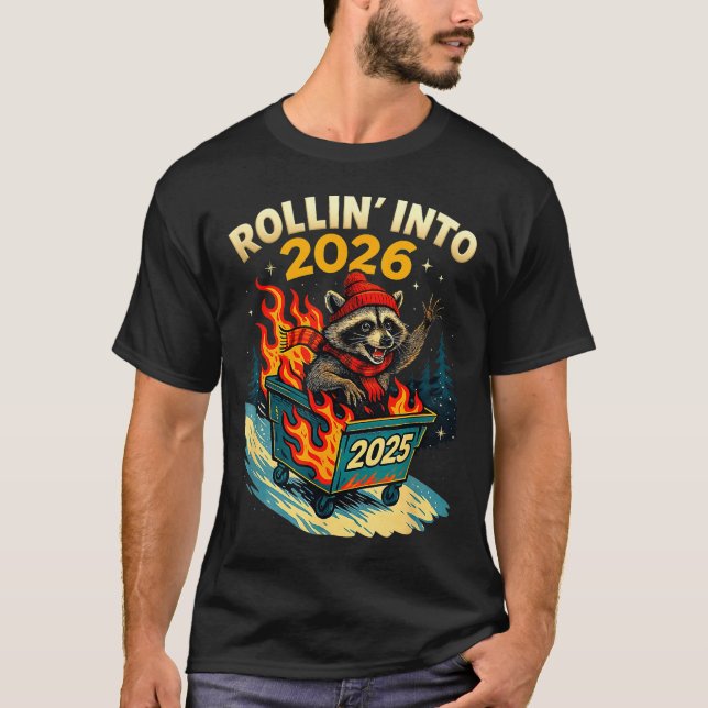 T-shirt Rollin Into 2026 Raccoon Funny Dumpster Fire 2025  (Devant)