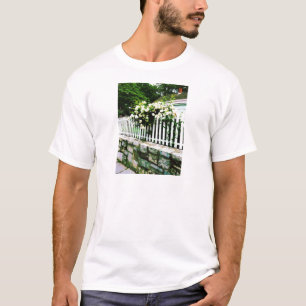 T-shirt Roses blanches sur une barrière de piquets