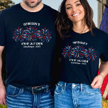 T-shirt Rouge Blanc Bleu Feu d'artifice 4 juillet équipage<br><div class="desc">T-shirt 4 juillet super fun et festif avec feux d'artifice rouge, blanc et bleu et 3 lignes de texte personnalisé. Parfait comme maillots de famille et amis pour votre fête du 4 juillet. Idéal aussi pour le Memorial Day ou l'ancien combattant et la façon parfaite de montrer votre fierté américaine....</div>