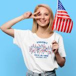 T-shirt Rouge Blanc Bleu Fireworks Personnalisé 4 juillet<br><div class="desc">T-shirt 4 juillet super fun et festif avec feux d'artifice rouge, blanc et bleu et 3 lignes de texte personnalisé. Parfait comme maillots de famille et amis pour votre fête du 4 juillet. Idéal aussi pour le Memorial Day ou l'ancien combattant et la façon parfaite de montrer votre fierté américaine....</div>
