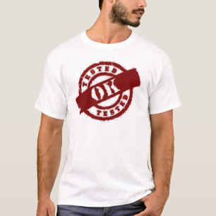 T-shirt rouge correct examiné par timbre