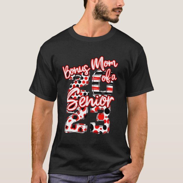 T-shirt Rouge Et Noir Bonus Maman D'Un Senior 2023 (Devant)
