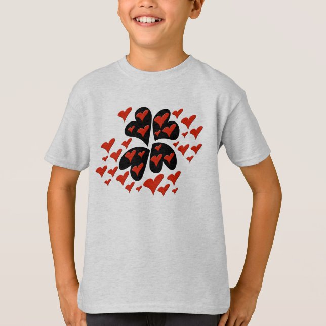 T-shirt Rouge sur les coeurs noirs (Devant)