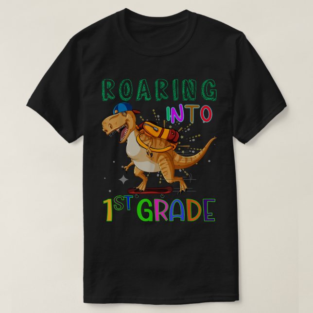 T-shirt Rouler dans le Dinosaure de patinage de 1re année  (Design devant)