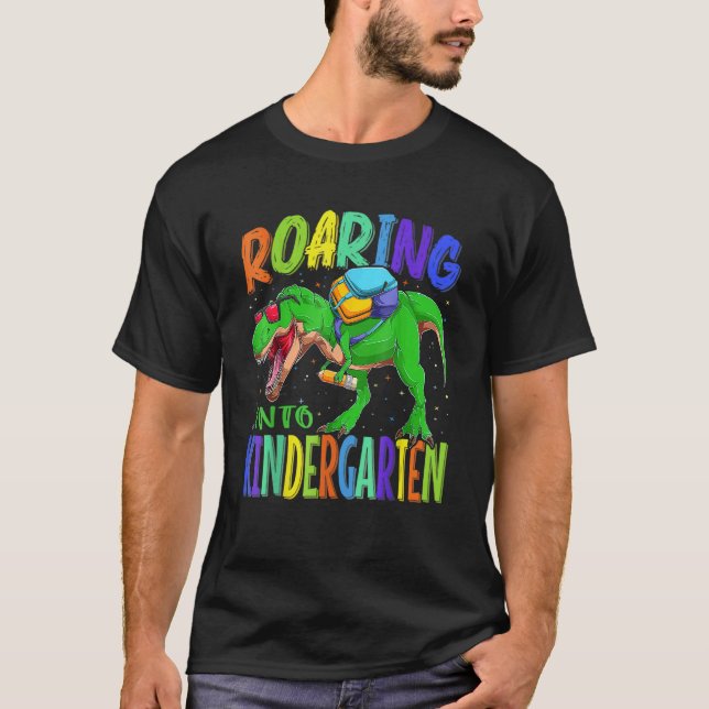T-shirt Rouler Dans Le Jardin D'Enfants Dinosaure Rex Reto (Devant)