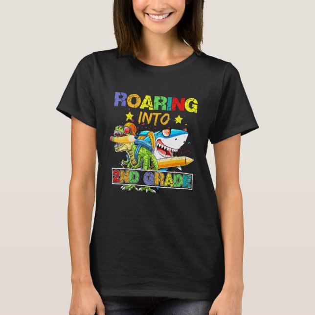 T-shirt Rouler Dans Le Requin Dinosaure De 2E Année Retour (Devant)