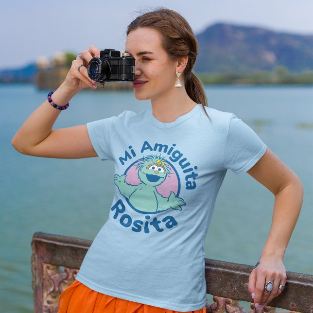 T-shirt Rue Sésame | Mi Amiguita Rosita (Person wearing shirt)