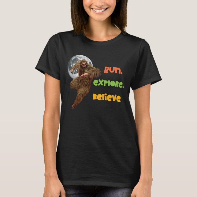 T-shirt Run, Explore, Believe Funny Bigfoot (Devant)