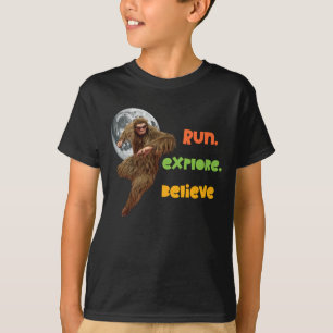 T-shirt Run, Explore, Believe Funny Bigfoot