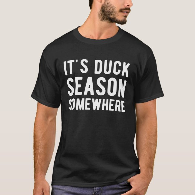 T-shirt Sa Saison De Canard Quelque Part Chasse De Canard  (Devant)