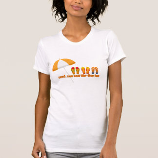 T-shirt Sable, soleil et plaisir en tongs