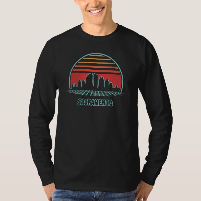 T-shirt Sacramento City Skyline Retro 80s Style Souvenir (Devant)