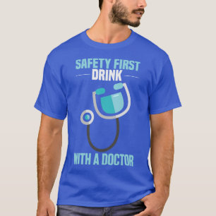 T-shirt Safety first Boire avec un médecin Funny Doctor et